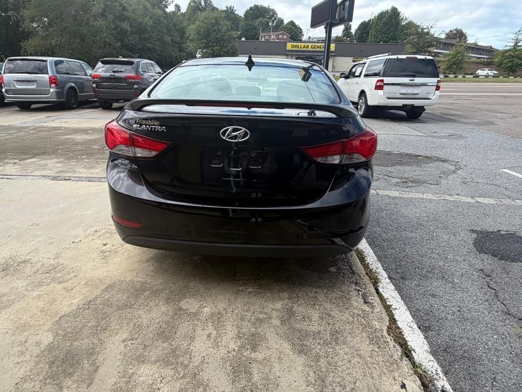 Hyundai Elantra SE 6AT 2015