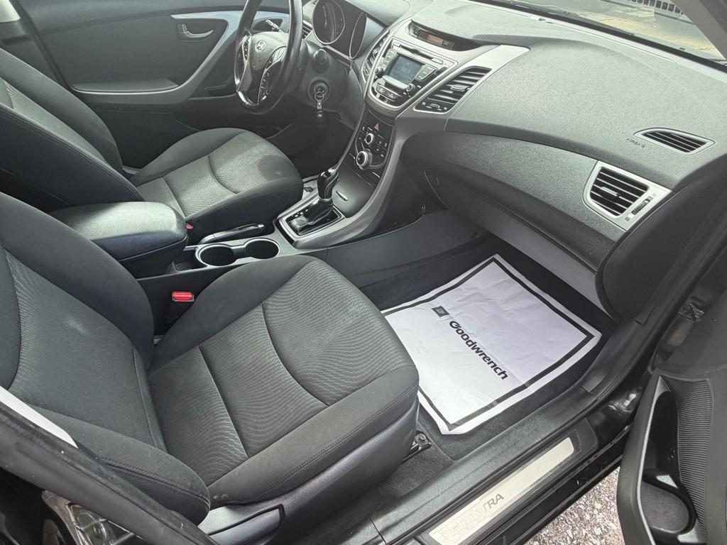 Hyundai Elantra SE 6AT 2015