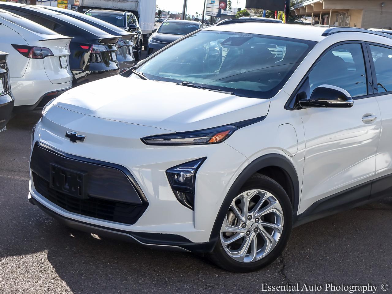 2023 Chevrolet Bolt EV LT 4D Hatchback - White exterior view 2