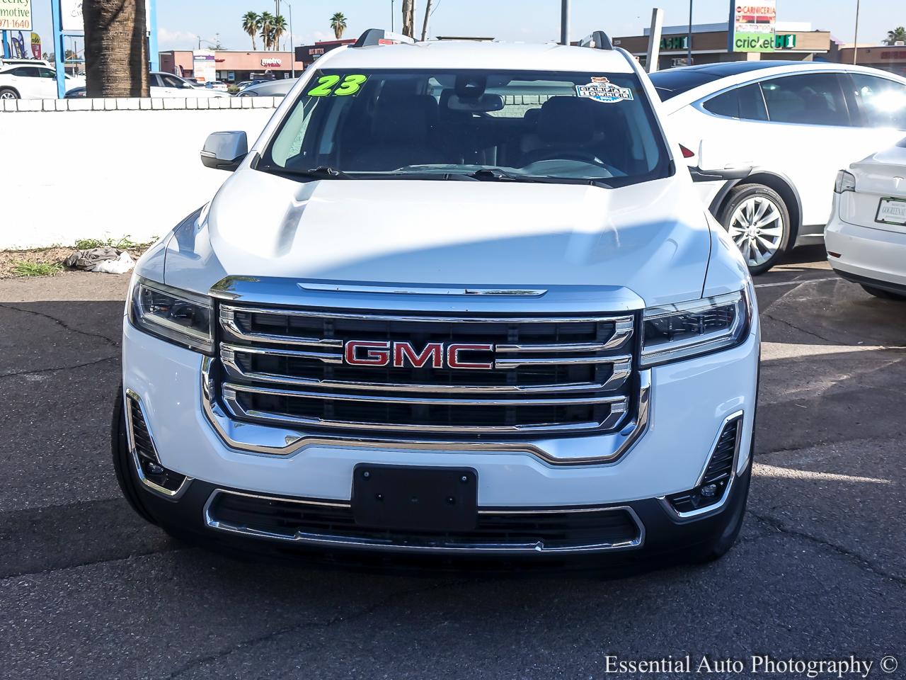 2023 GMC Acadia SLT - White exterior view 5