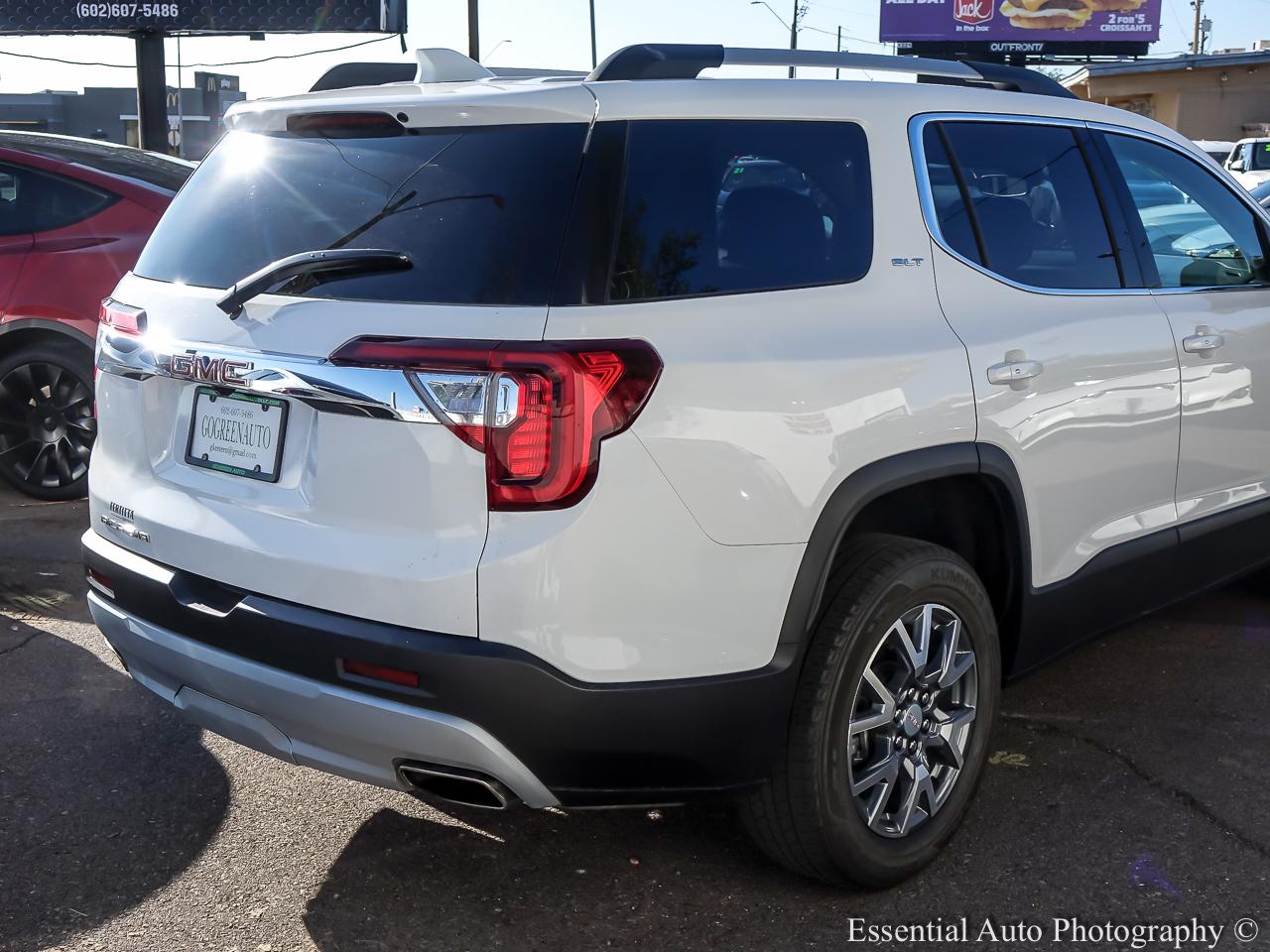 2023 GMC Acadia SLT - White exterior view 7