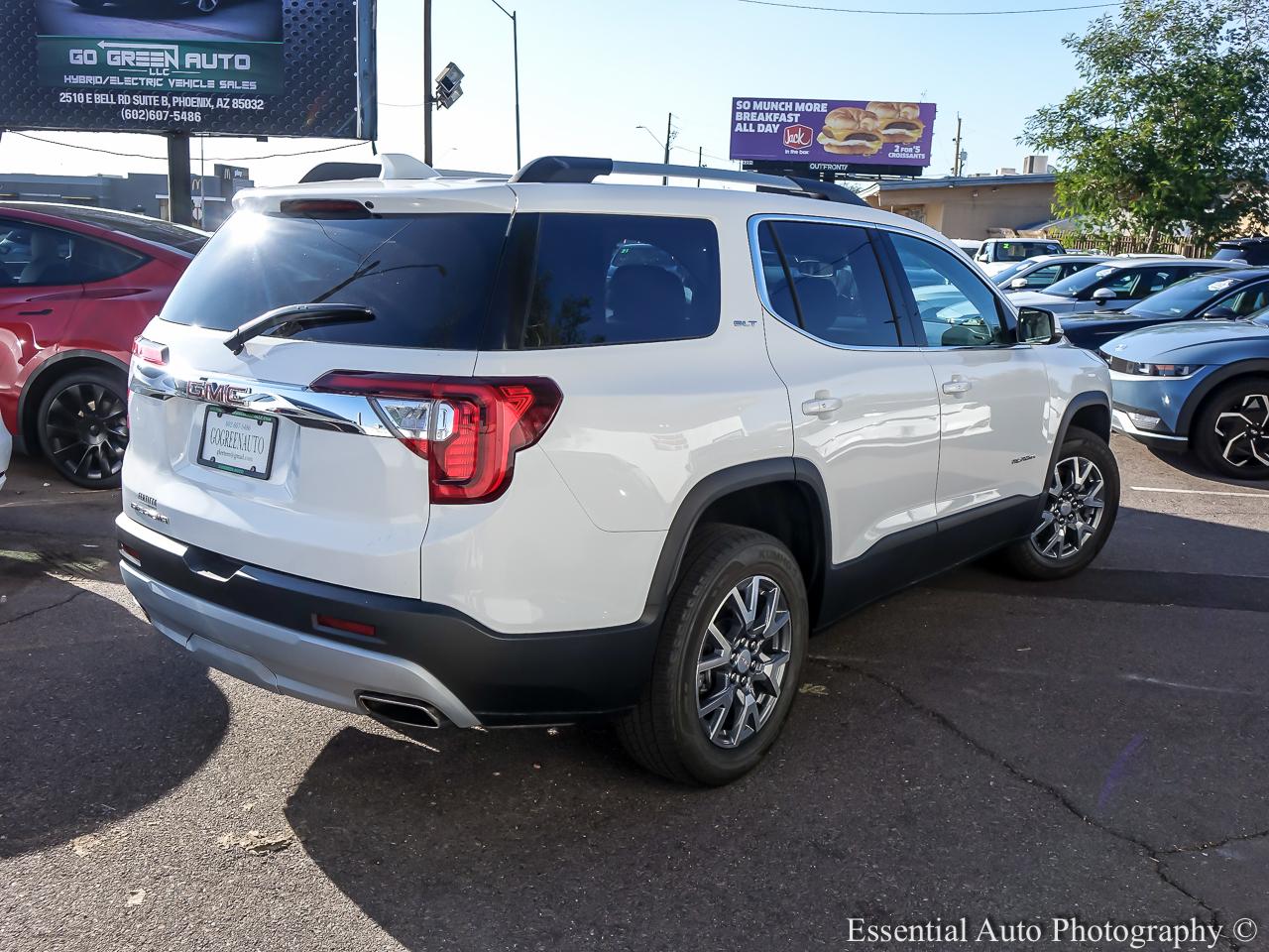 2023 GMC Acadia SLT - White exterior view 8