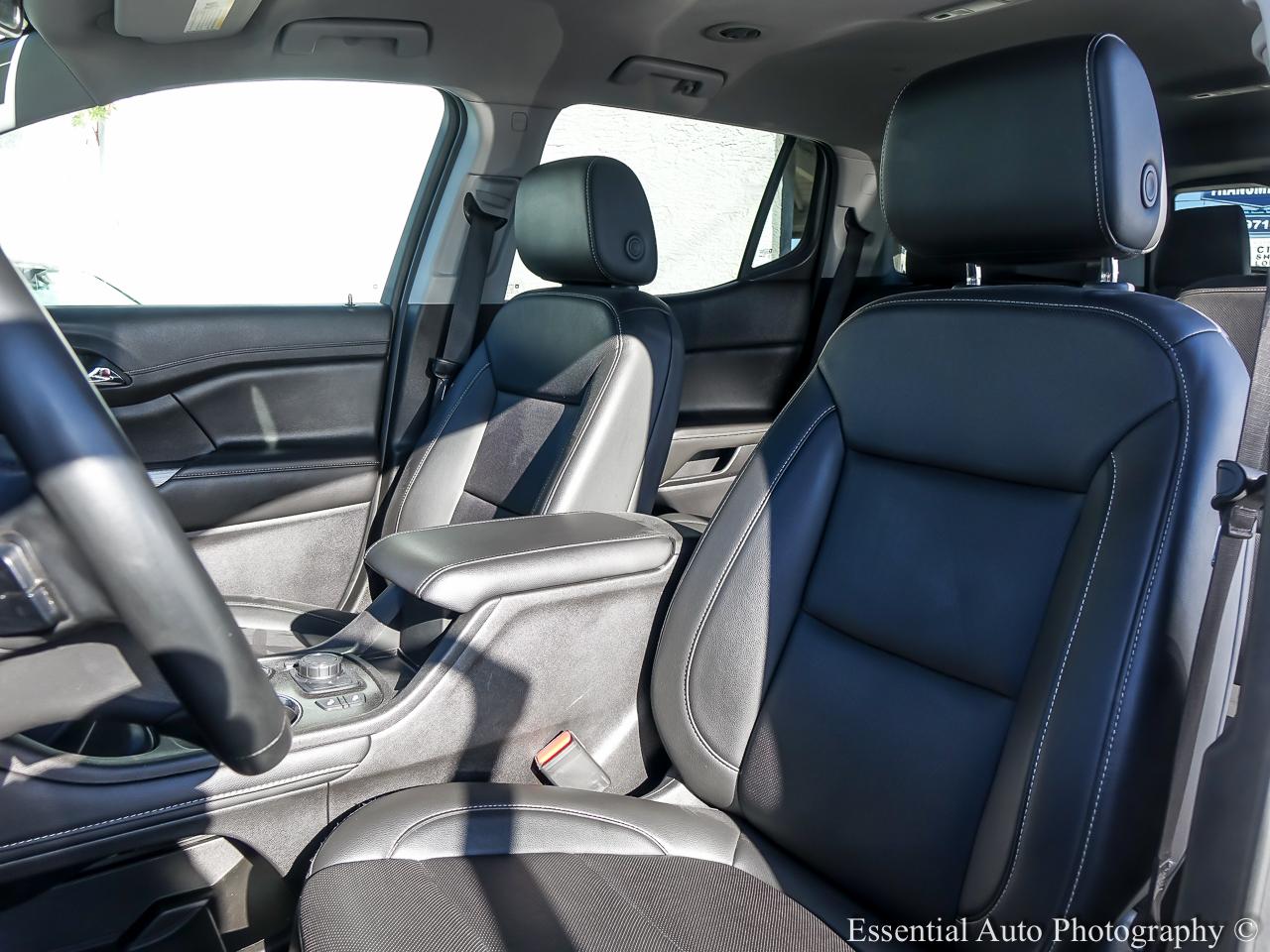 2023 GMC Acadia SLT - White exterior view 9