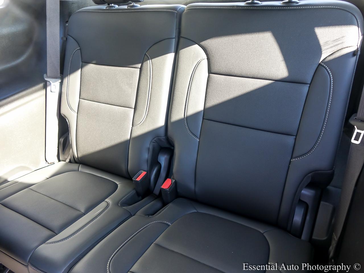 2023 GMC Acadia SLT - White exterior view 12