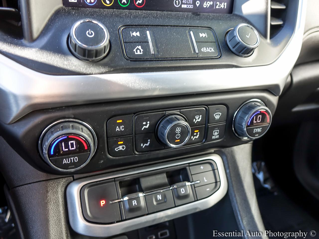 2023 GMC Acadia SLT - White exterior view 17