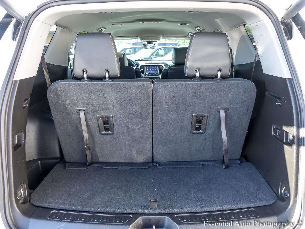 2023 GMC Acadia SLT - White exterior view 18