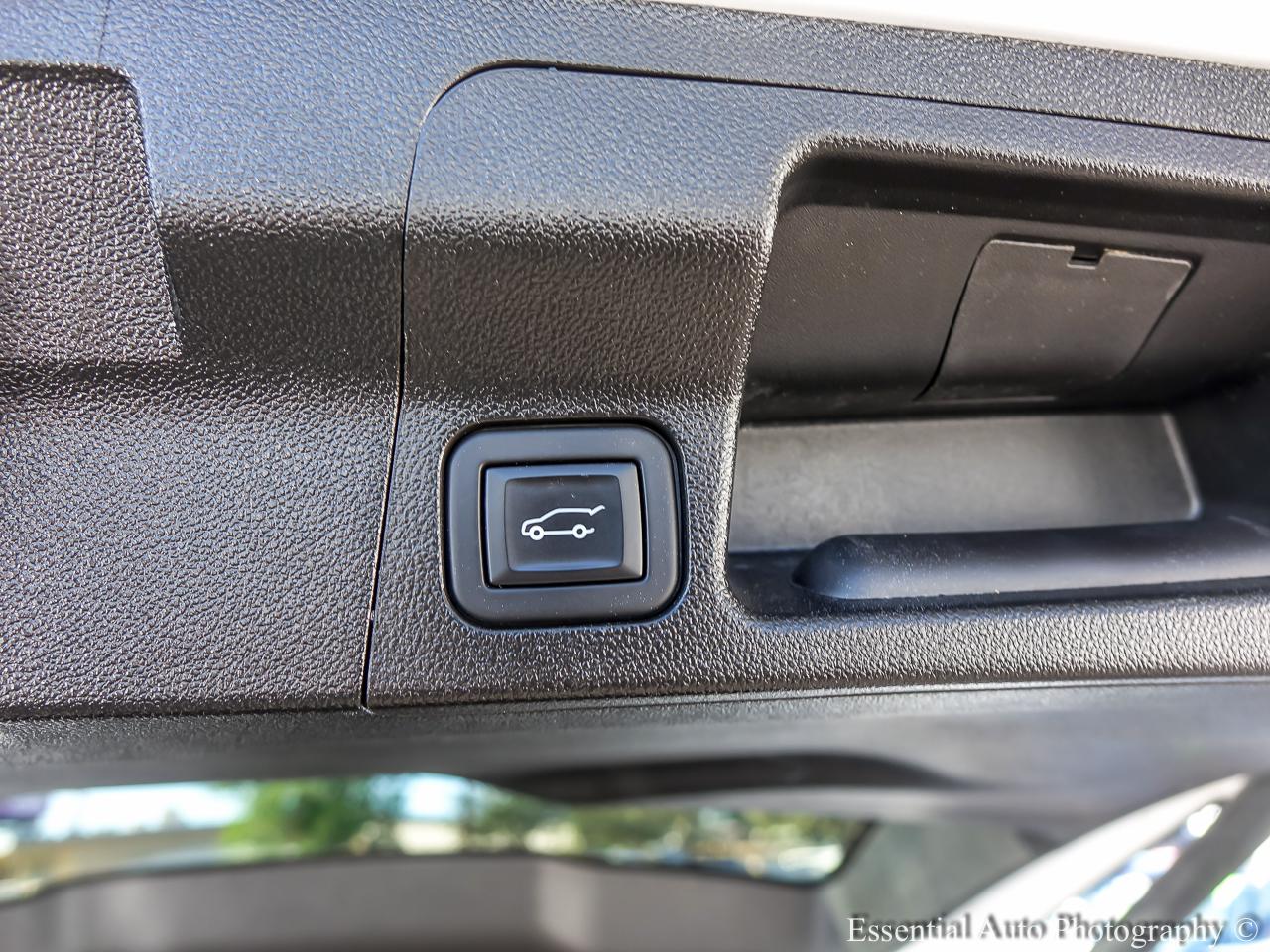 2023 GMC Acadia SLT - White exterior view 19