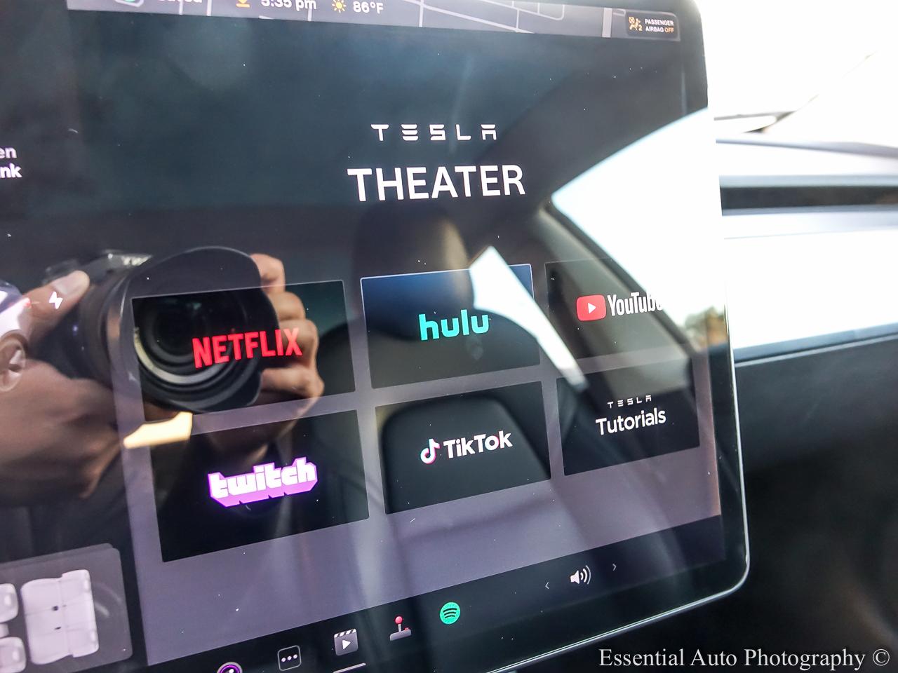 2018 Tesla Model 3 Long Range 4D Sedan AWD - Gray exterior view 17