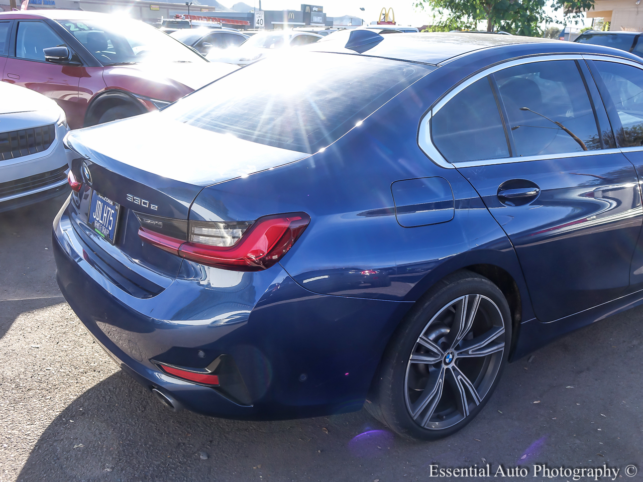 BMW 3-Series 330e 2021