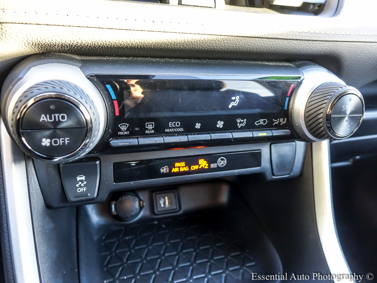 Toyota RAV4 Hybrid XLE 2024