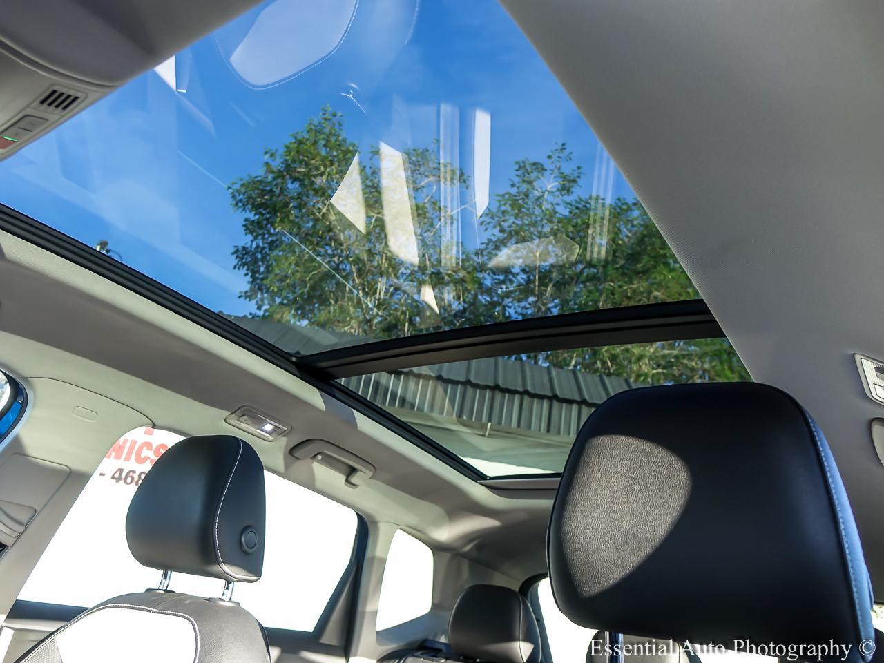 Volkswagen Taos SEL 4D SUV FWD 2022