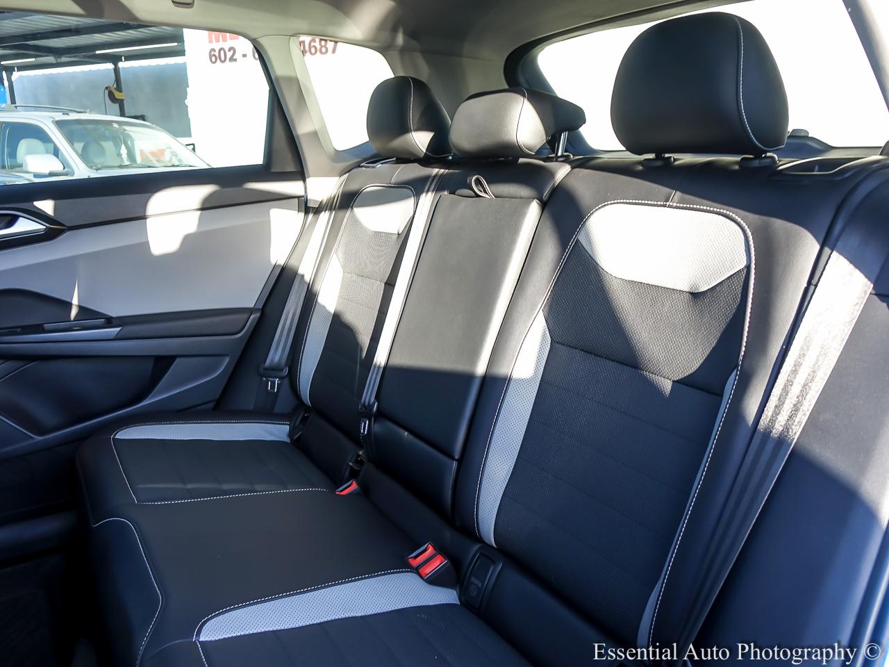 Volkswagen Taos SEL 4D SUV FWD 2022