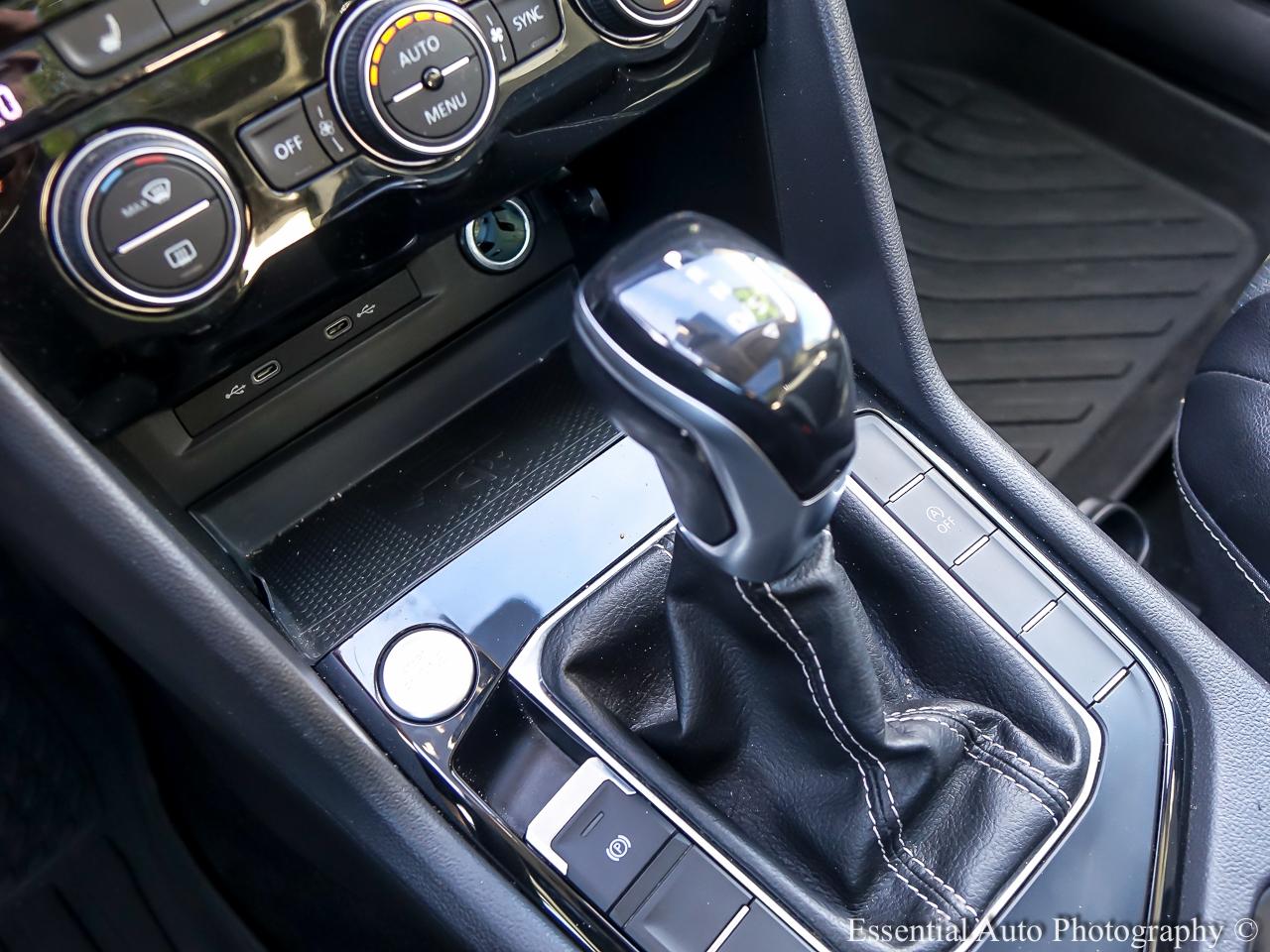 Volkswagen Taos SEL 4D SUV FWD 2022