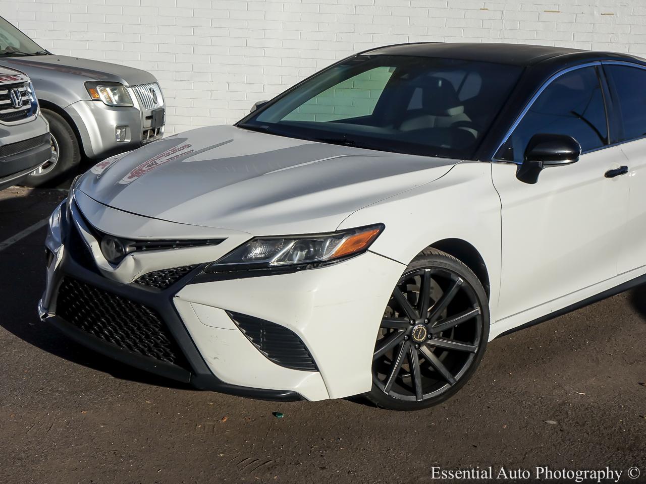 Toyota Camry Hybrid SE Nightshade CVT (Natl) 2018