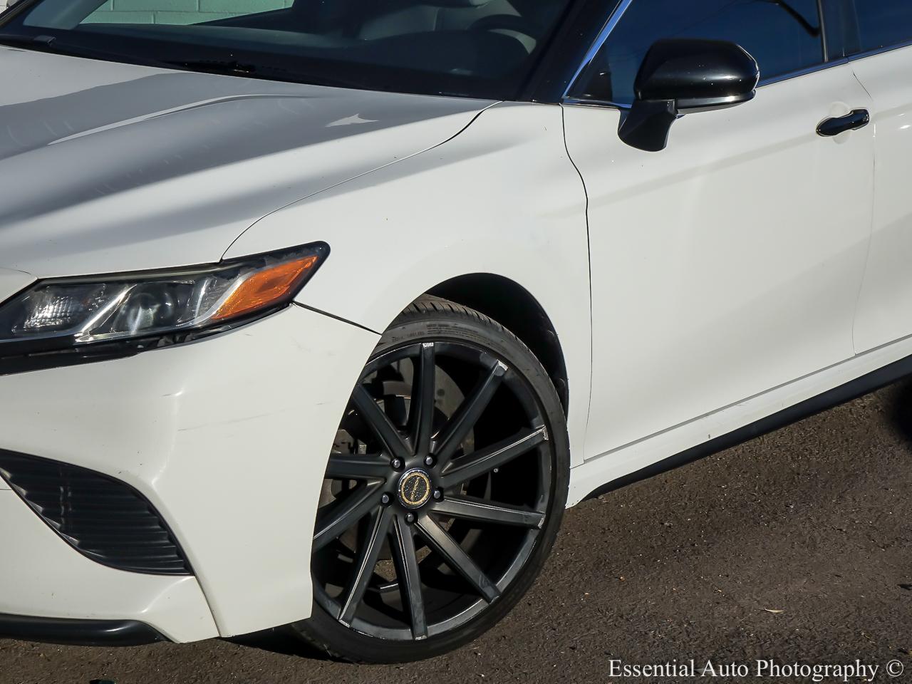 Toyota Camry Hybrid SE Nightshade CVT (Natl) 2018