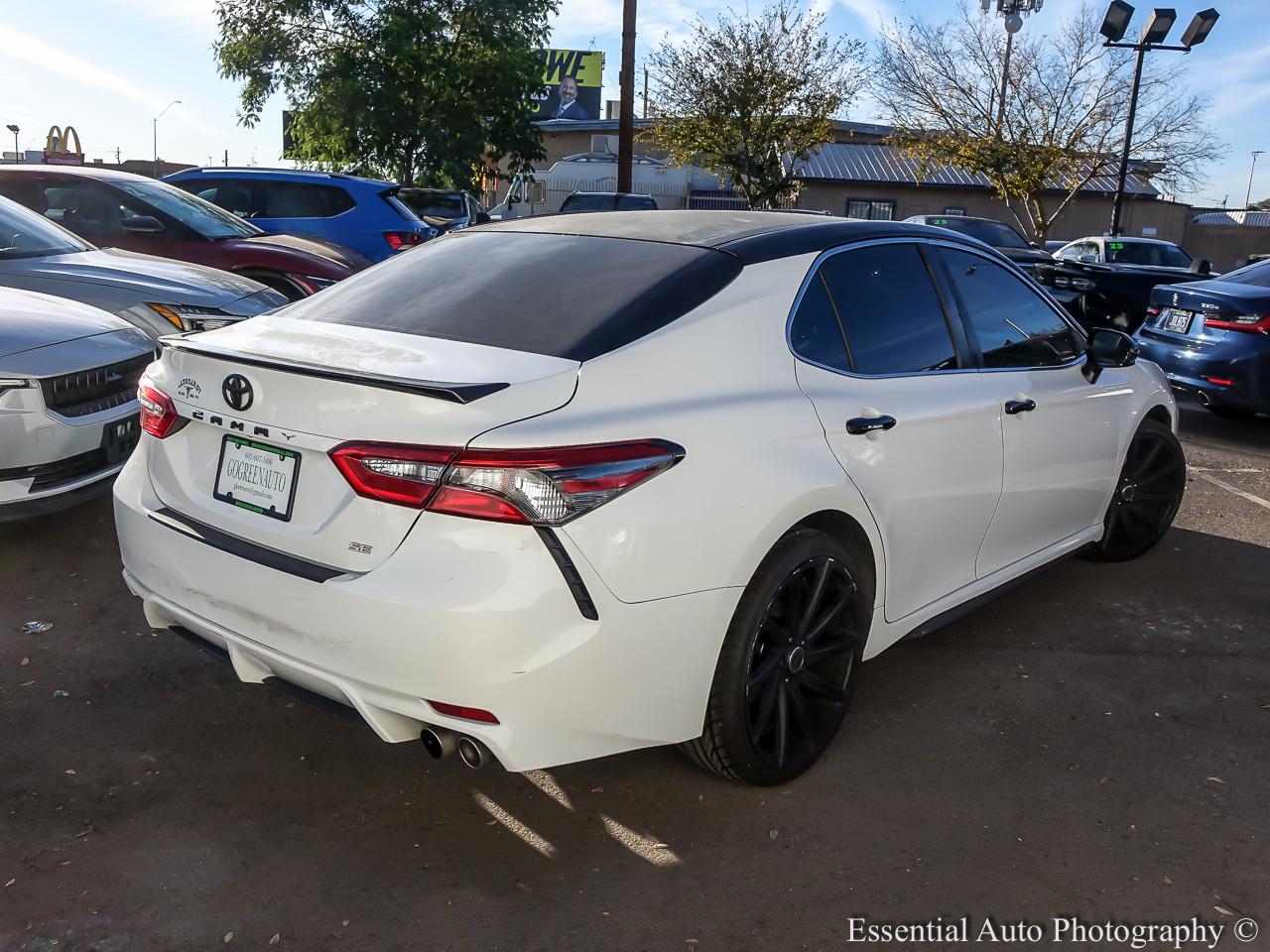 Toyota Camry Hybrid SE Nightshade CVT (Natl) 2018