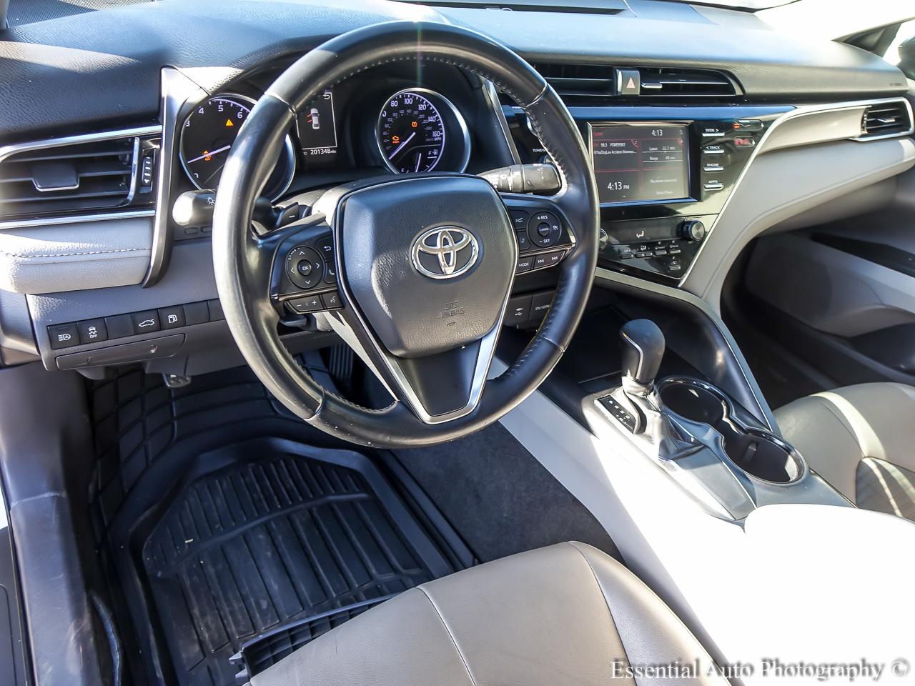 Toyota Camry Hybrid SE Nightshade CVT (Natl) 2018