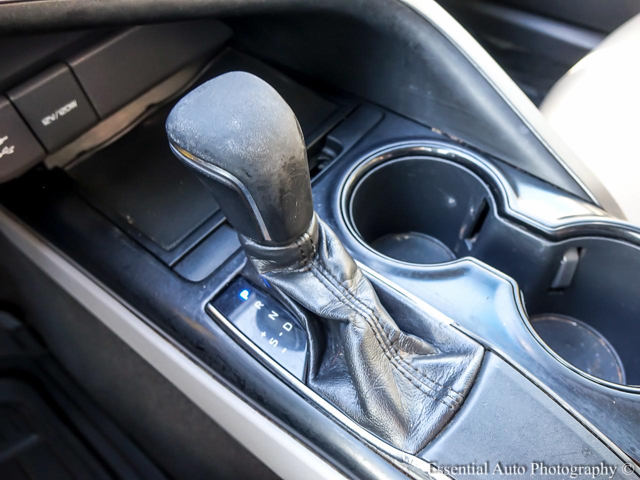 Toyota Camry Hybrid SE Nightshade CVT (Natl) 2018