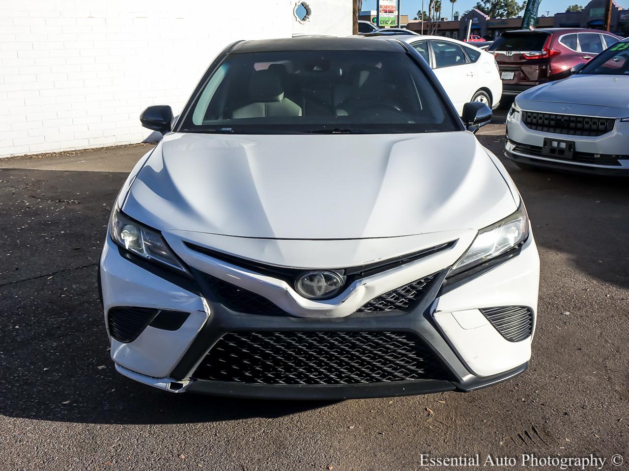 Toyota Camry Hybrid SE Nightshade CVT (Natl) 2018