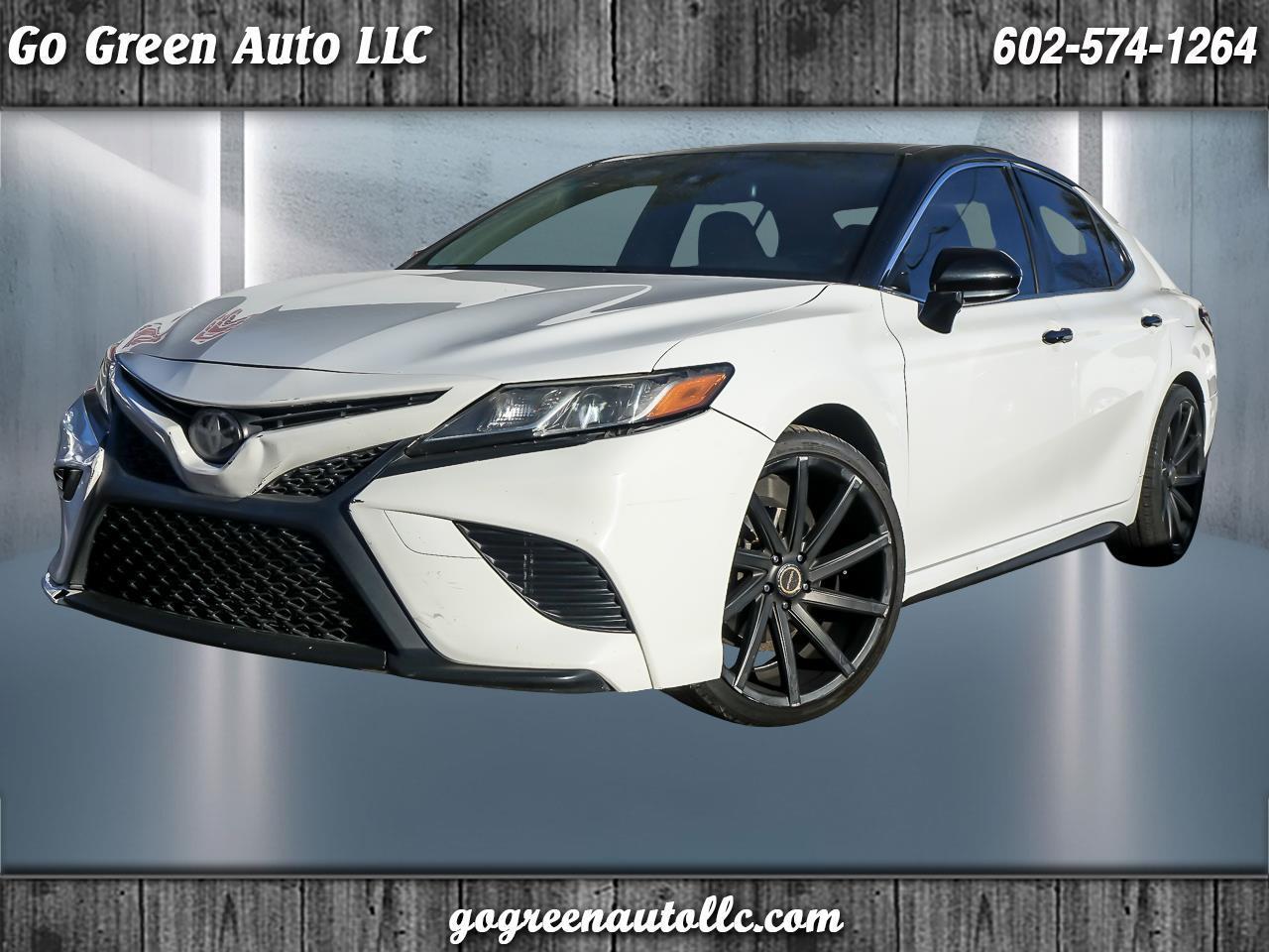 Toyota Camry Hybrid SE Nightshade CVT (Natl) 2018