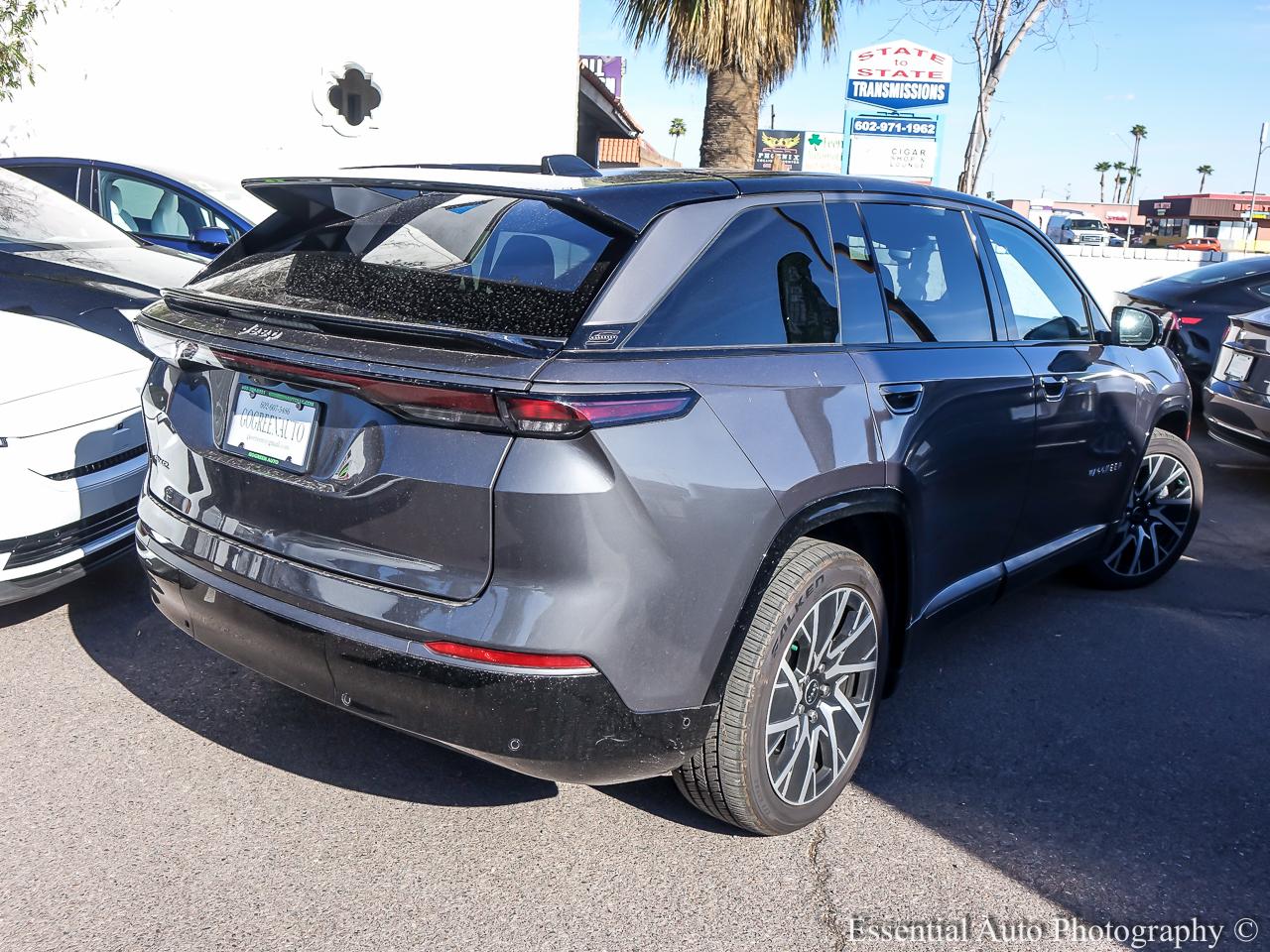 2025 Jeep Wagoneer S Limited 4D SUV 4WD - Gray exterior view 5