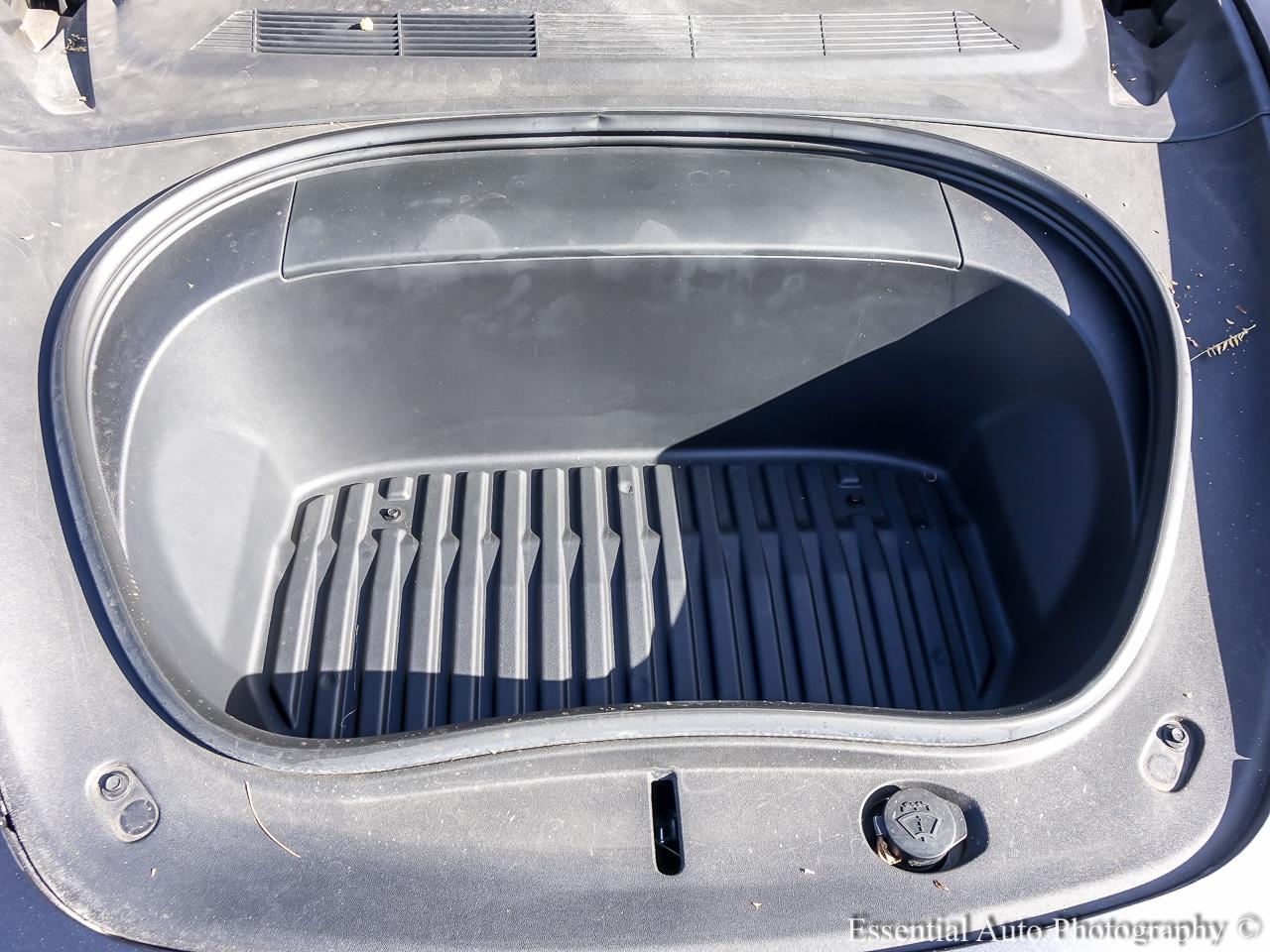 Tesla Model 3 Long Range 4D Sedan RWD 2024