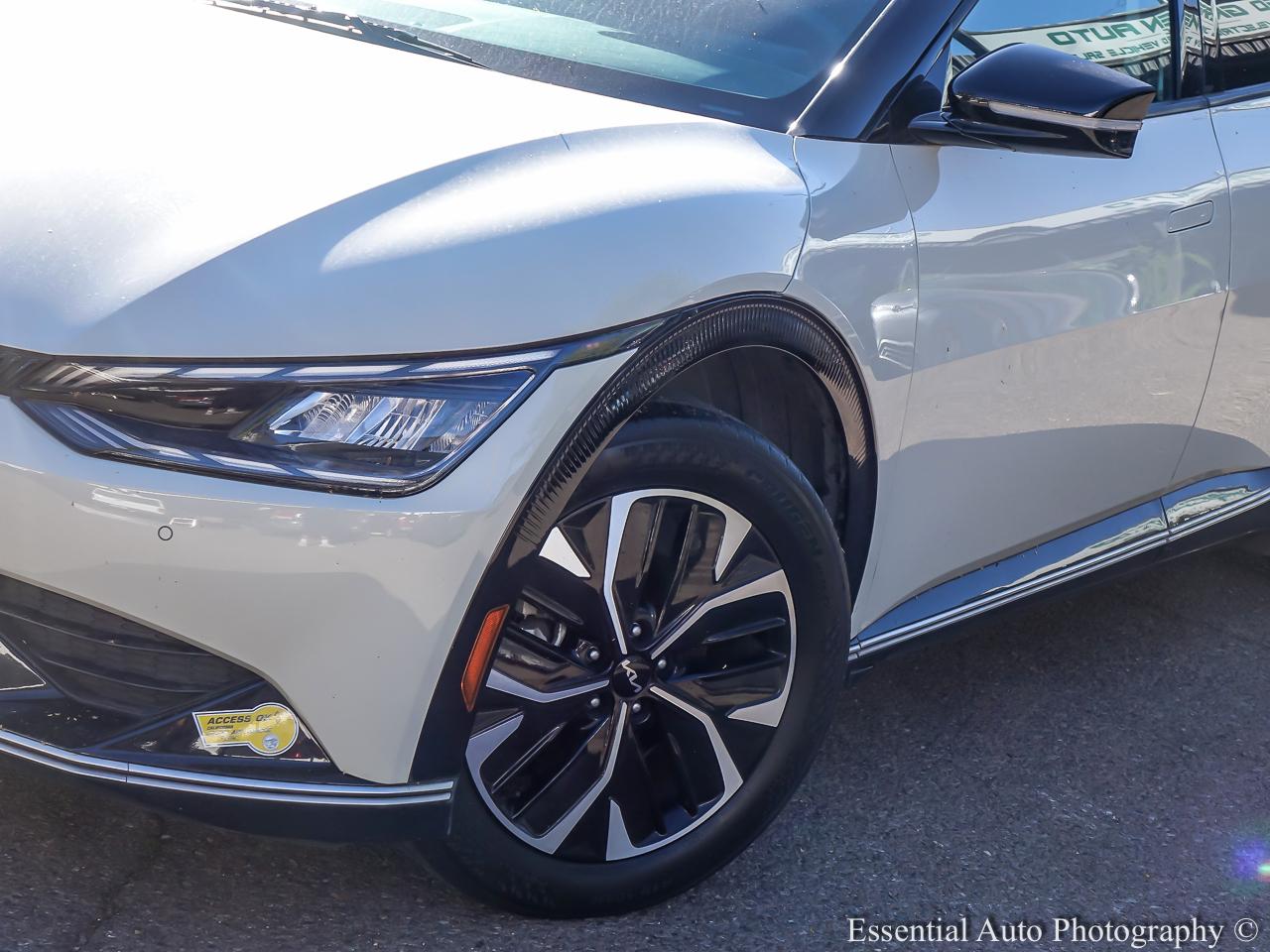 2022 Kia EV6 Wind 4D SUV RWD - White exterior view 3