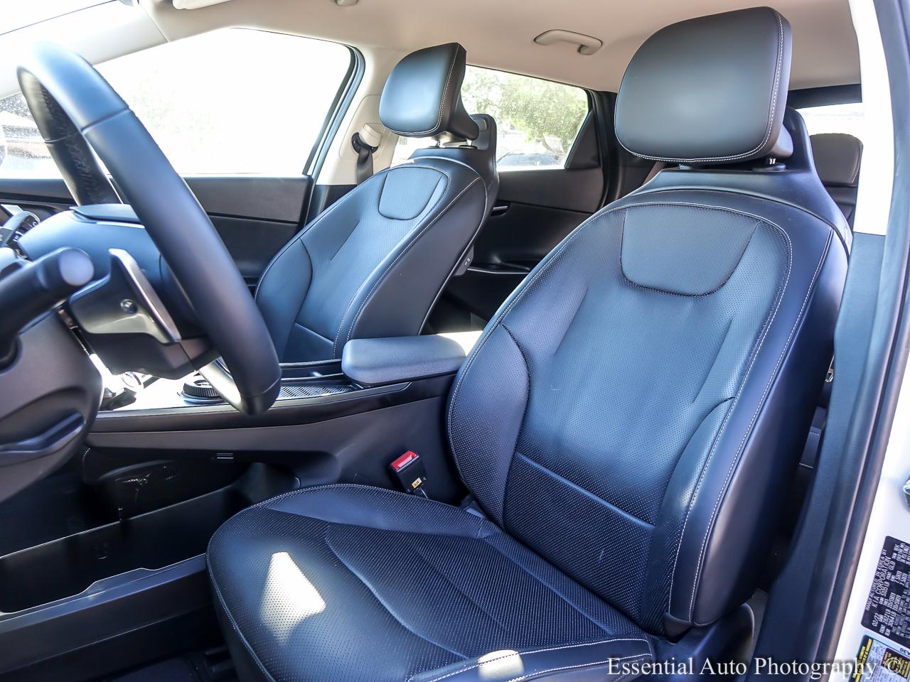 2022 Kia EV6 Wind 4D SUV RWD - White exterior view 8