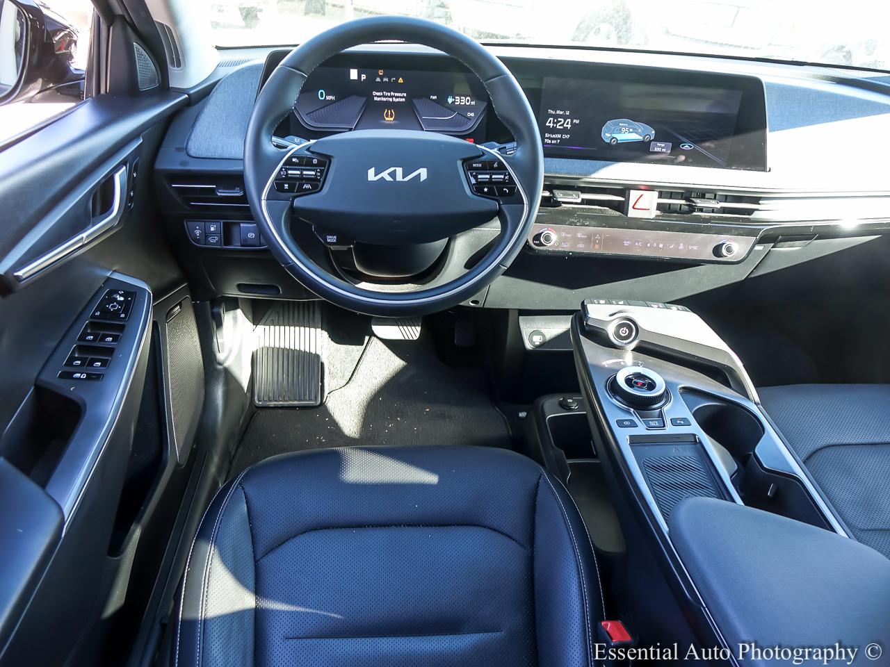 2022 Kia EV6 Wind 4D SUV RWD - White exterior view 10