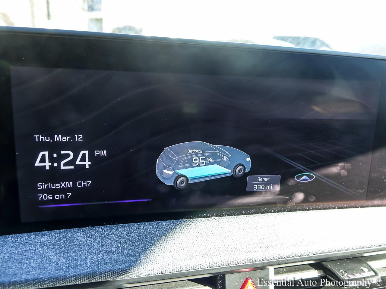 2022 Kia EV6 Wind 4D SUV RWD - White exterior view 12