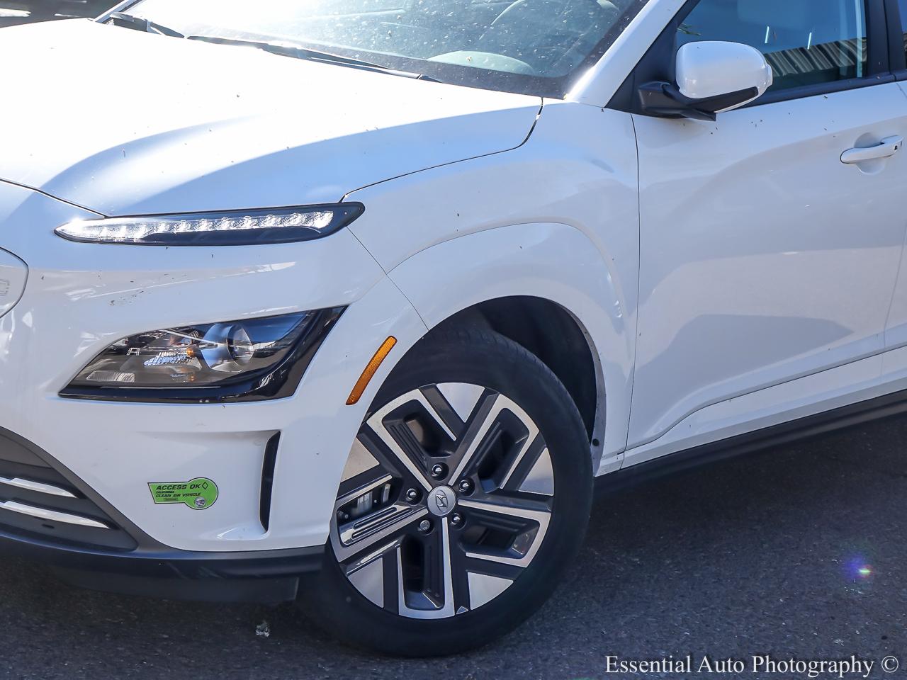 2023 Hyundai Kona EV SE 4D SUV FWD - White exterior view 3