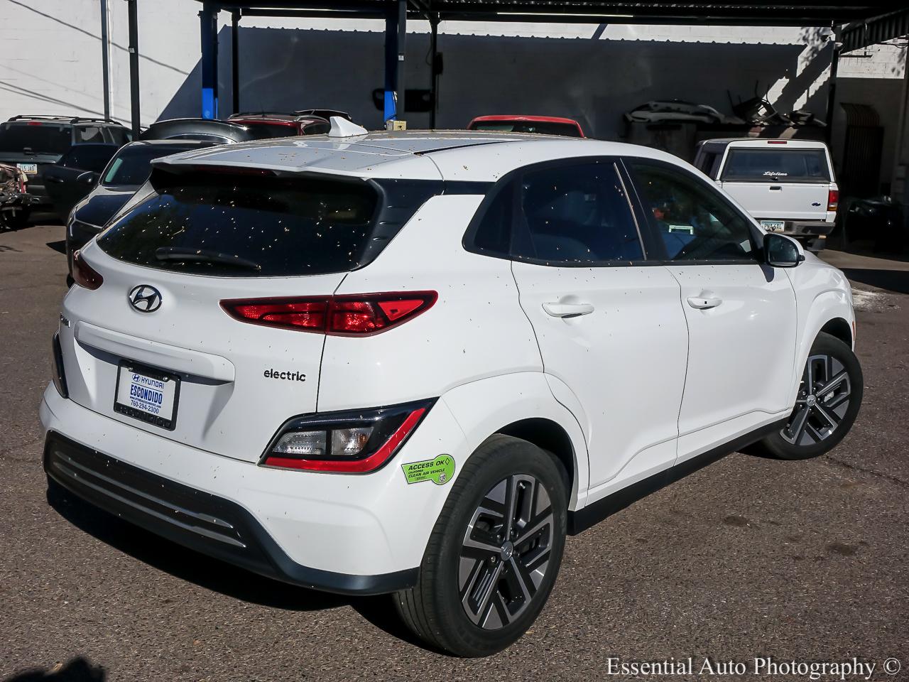 2023 Hyundai Kona EV SE 4D SUV FWD - White exterior view 5