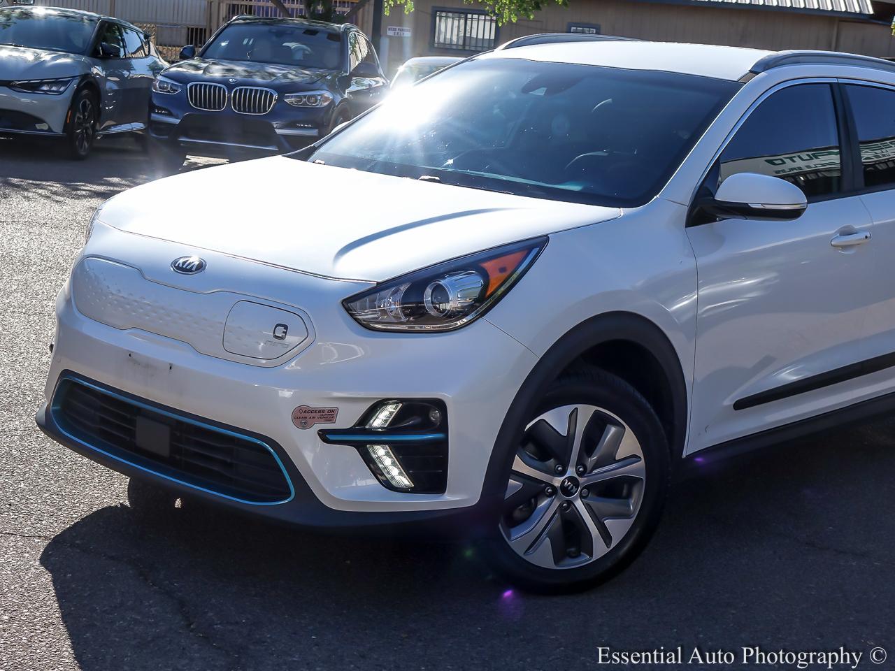 2019 Kia Niro EV EX 4D SUV - White exterior view 2