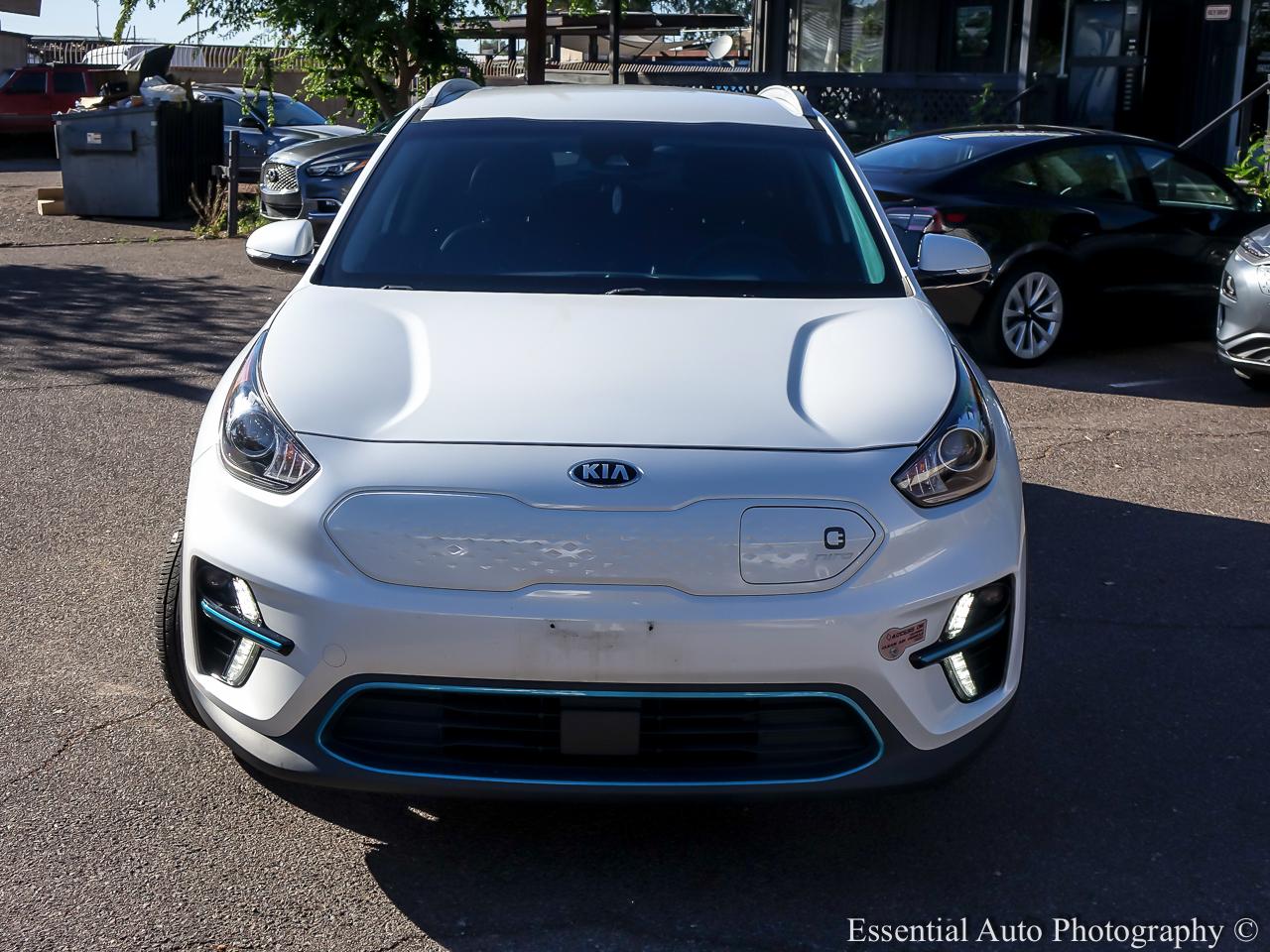 2019 Kia Niro EV EX 4D SUV - White exterior view 4