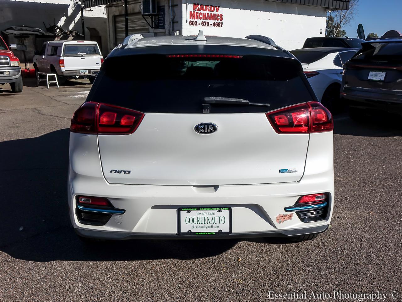 2019 Kia Niro EV EX 4D SUV - White exterior view 5