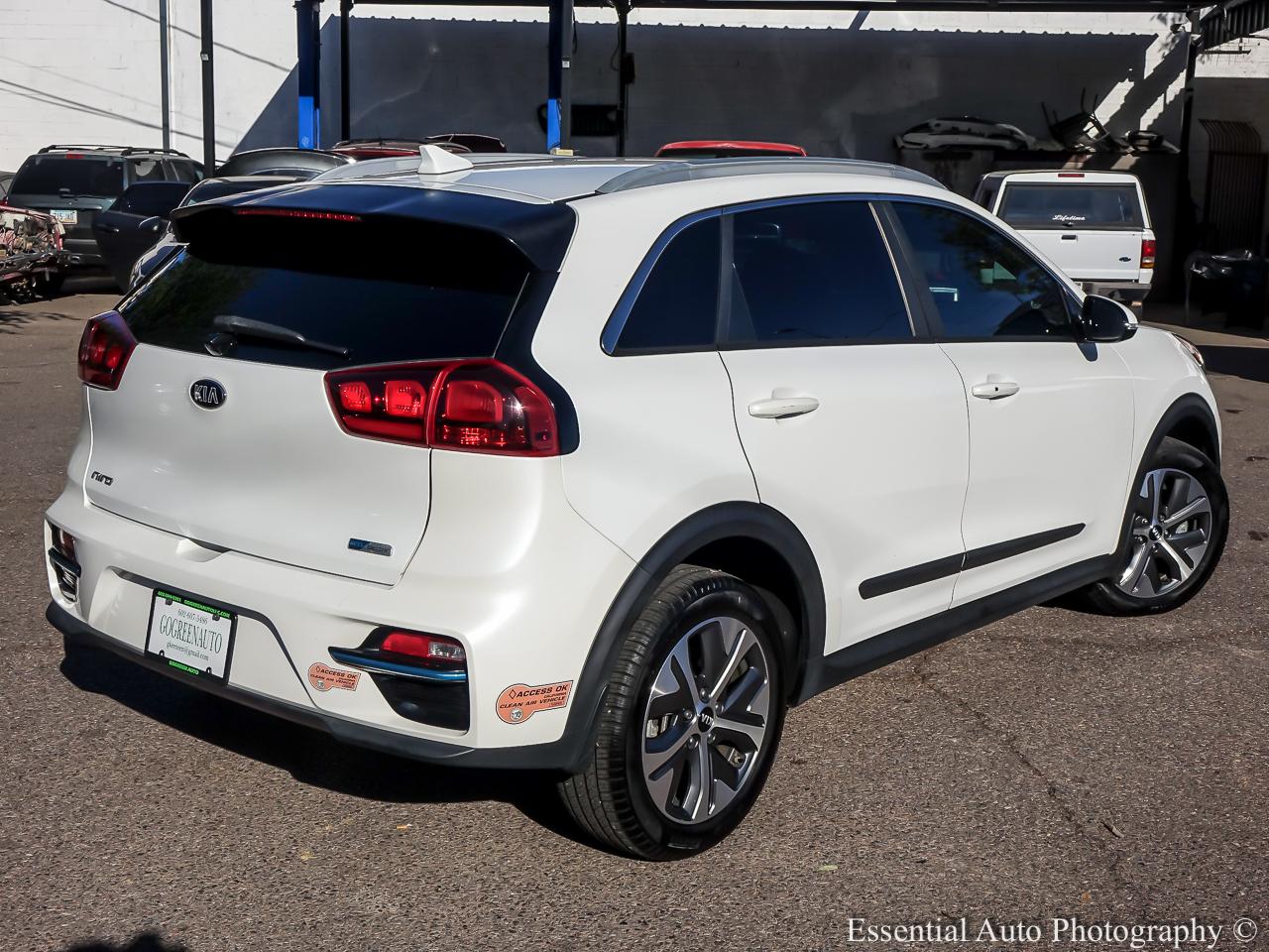 2019 Kia Niro EV EX 4D SUV - White exterior view 7
