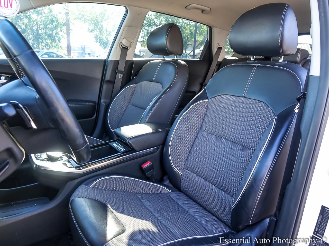 2019 Kia Niro EV EX 4D SUV - White exterior view 8