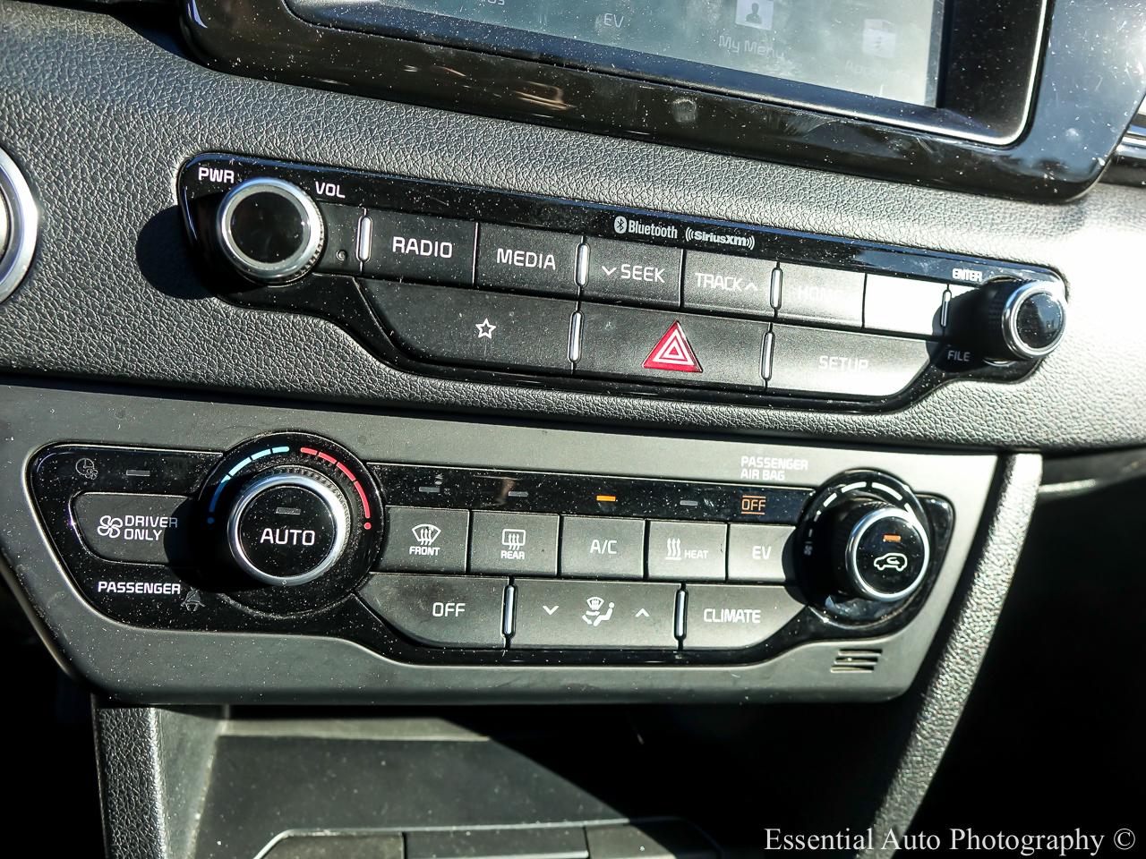 2019 Kia Niro EV EX 4D SUV - White exterior view 15