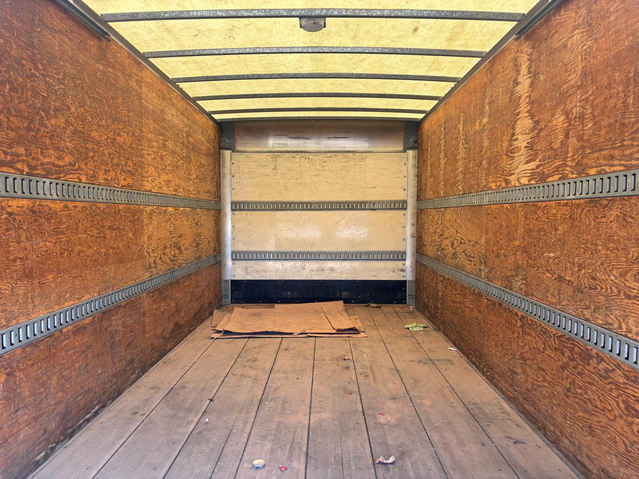 Isuzu NQR DSL REG AT 200" WB WHITE CAB IBT AIR PWL 2010