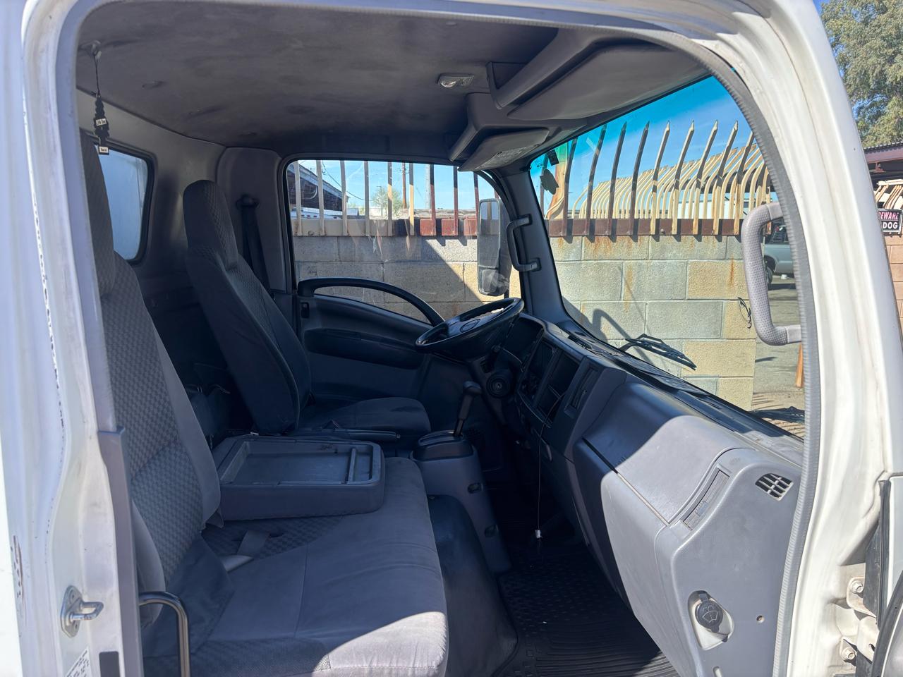 Isuzu NQR DSL REG AT 200" WB WHITE CAB IBT AIR PWL 2010