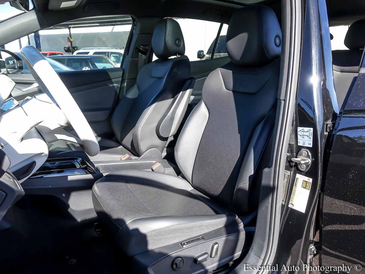 2021 Volkswagen ID.4 1st Edition 4D SUV - Black exterior view 7