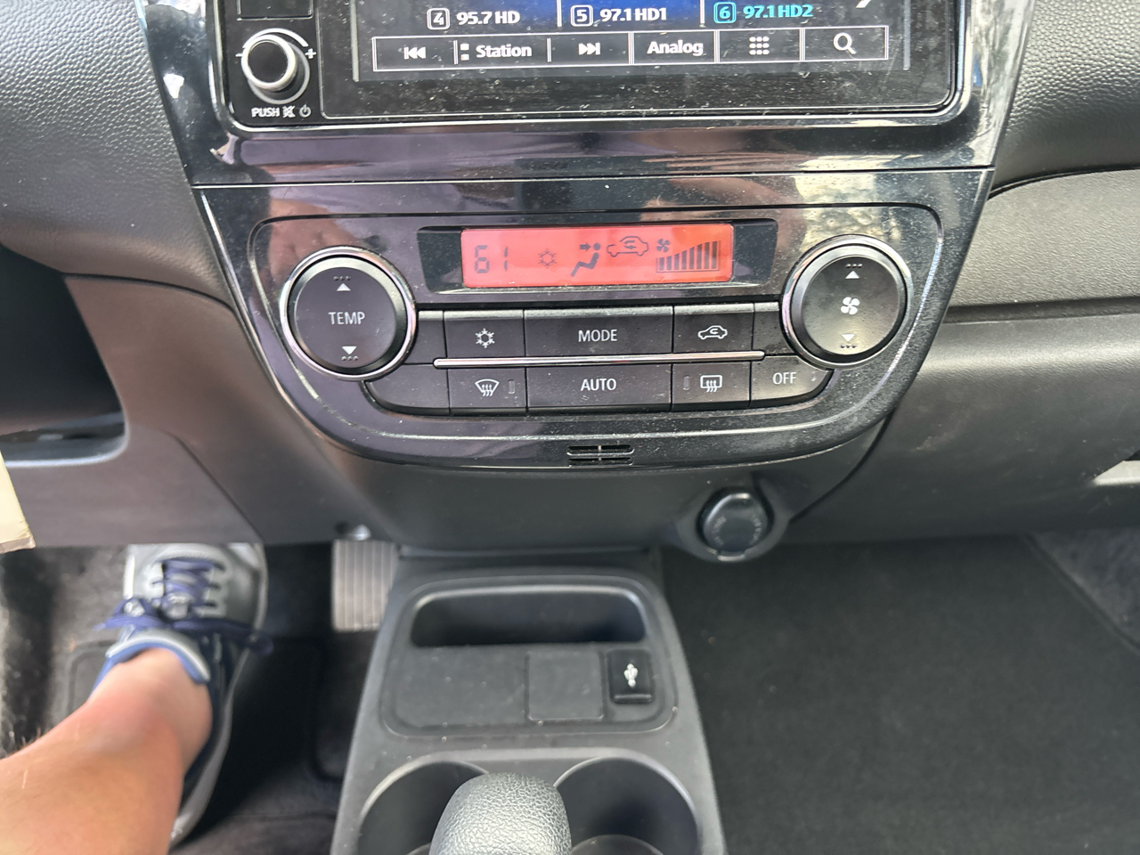 Mitsubishi Mirage ES CVT 2024