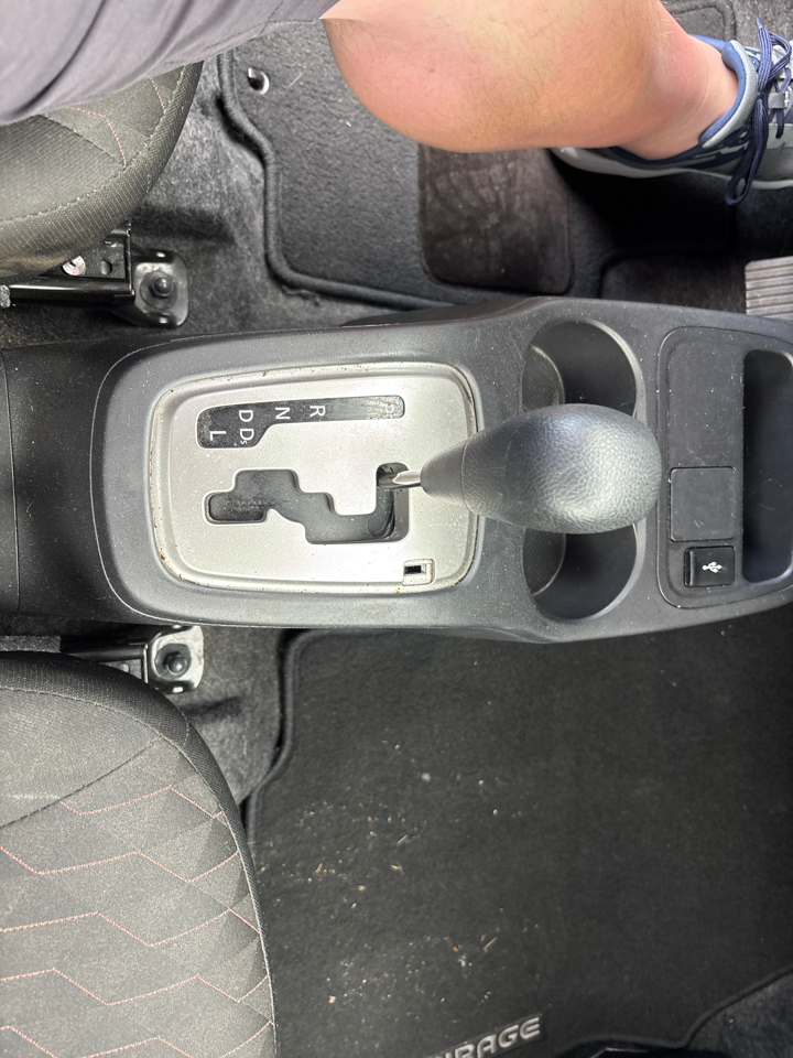 Mitsubishi Mirage ES CVT 2024