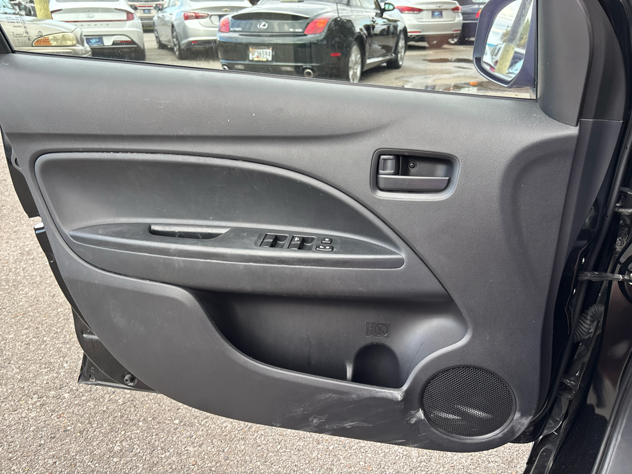 Mitsubishi Mirage ES CVT 2024