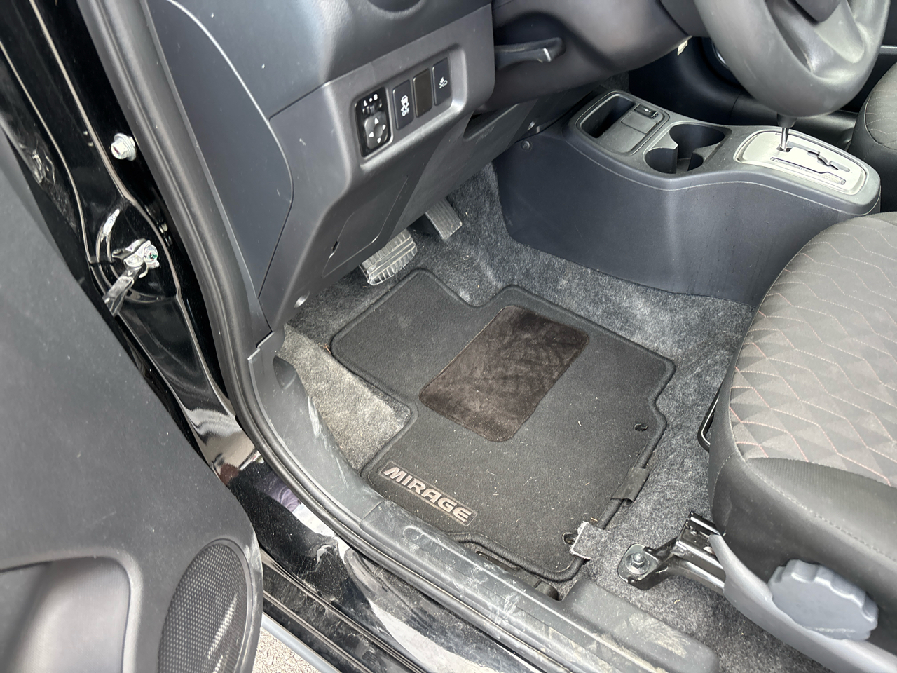 Mitsubishi Mirage ES CVT 2024