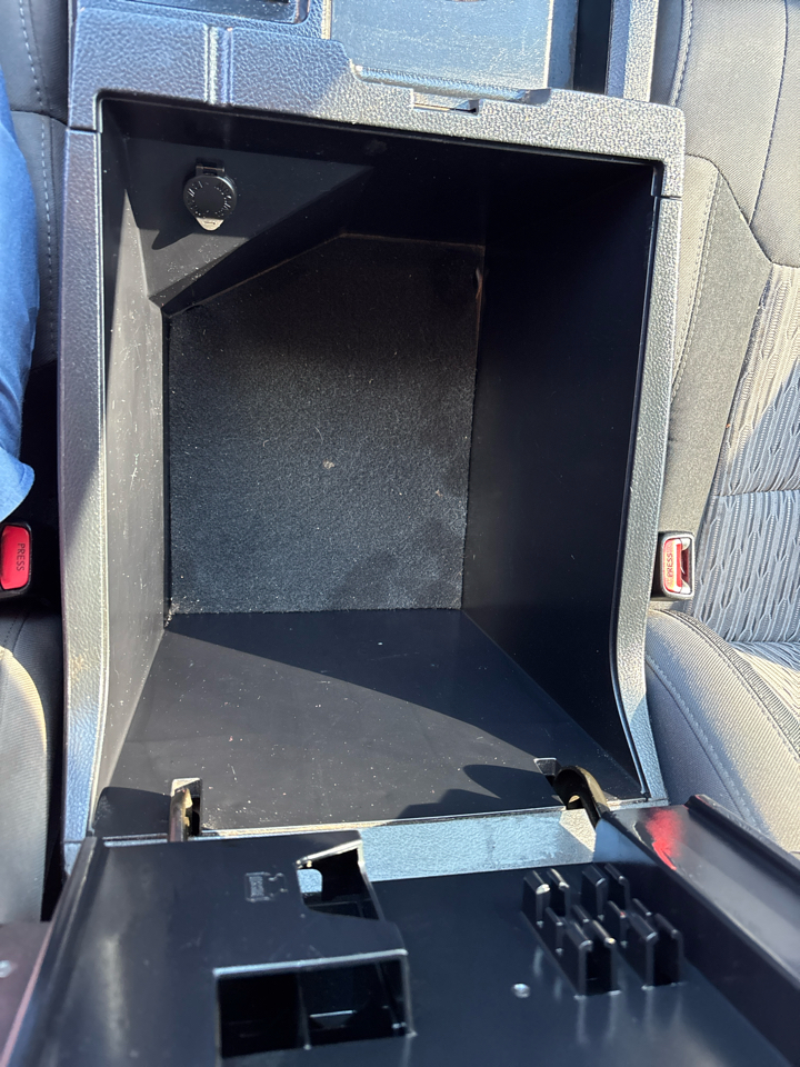 Toyota Tundra SR5 4.6L V8 Double Cab 2WD 2014