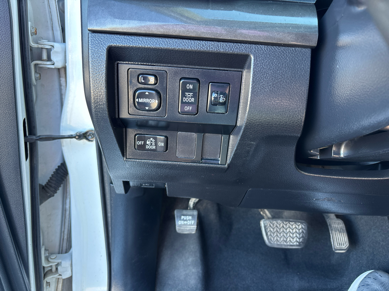 Toyota Tundra SR5 4.6L V8 Double Cab 2WD 2014