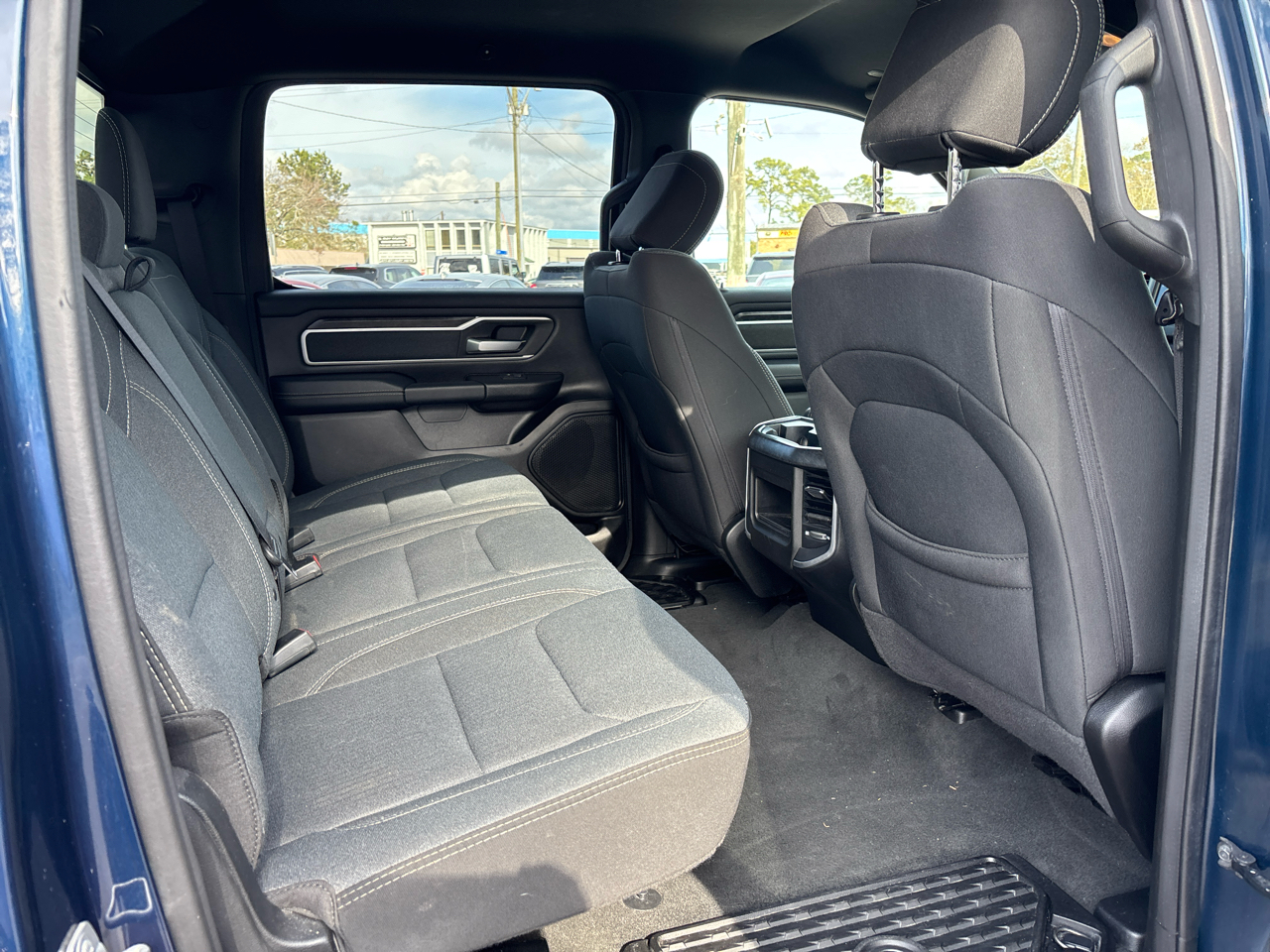 RAM 1500 Big Horn Crew Cab SWB 4WD 2022