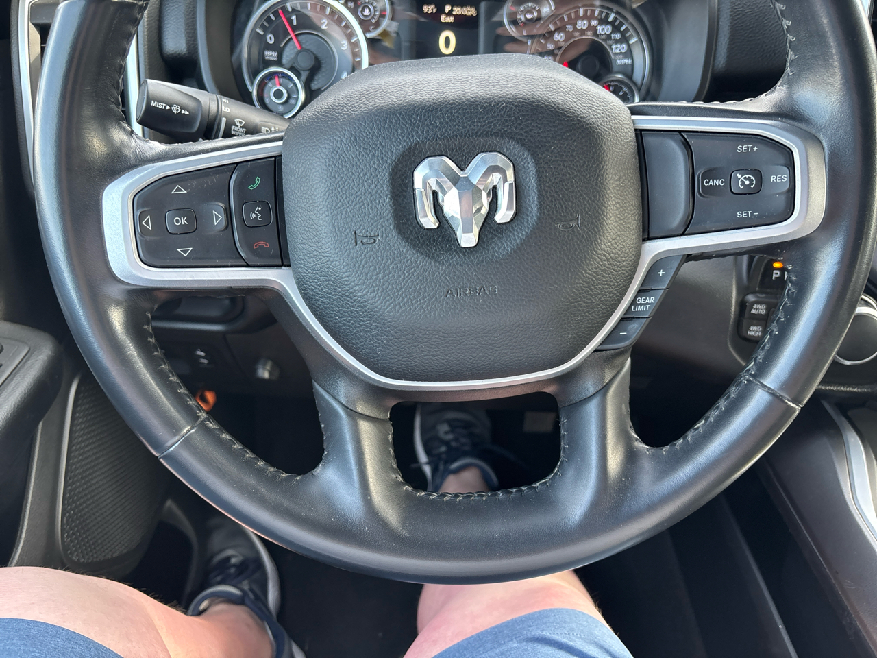 RAM 1500 Big Horn Crew Cab SWB 4WD 2022