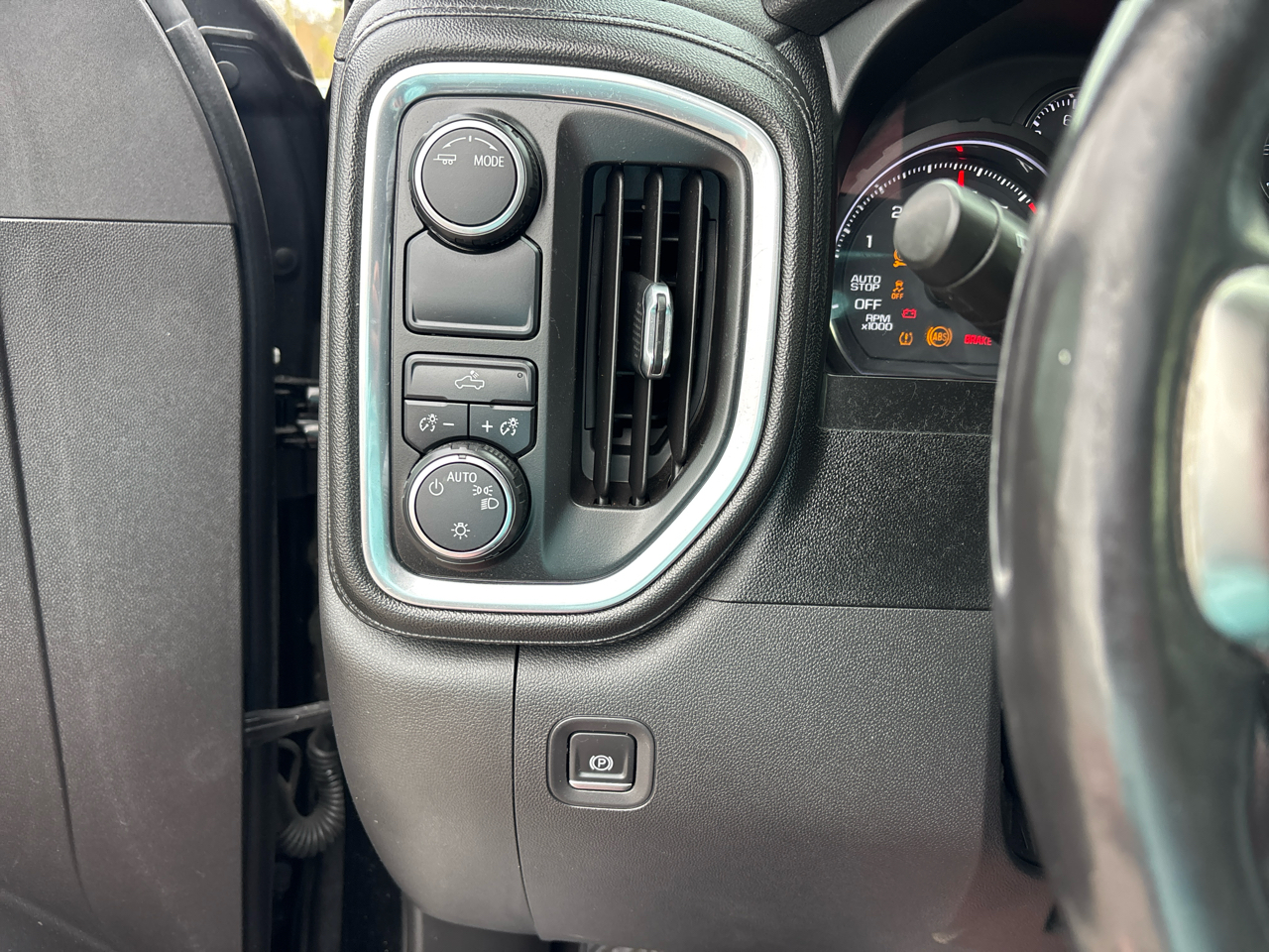 Chevrolet Silverado 1500 LT Crew Cab 2WD 2020